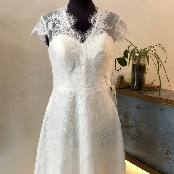 Wedding Dress - Picture 2 of 10